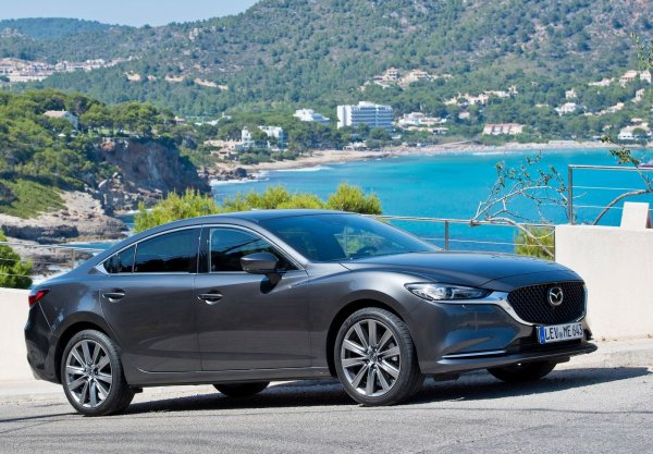Mazda6 е може би един от най-атрактивните модели в списъка, поне като външен вид. Седанът е дълъг 4,87 метра, като през 2018 г. японският автомобил претърпя фейслифт (самият модел е на пазара от 2013 г.). Бензиновите му двигатели са с мощност от 145 до 194 к.с.