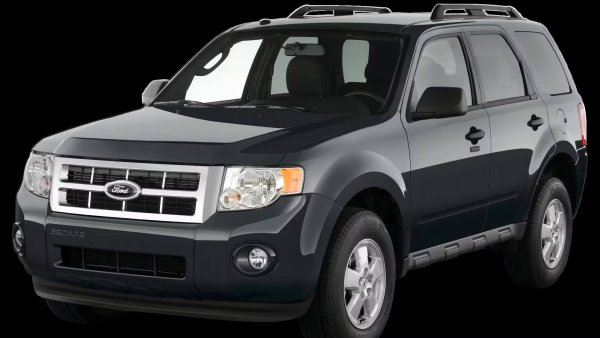 Второто поколение на Escape даваше усещането, че Ford не е в крак с конкурентите си. Най-важното е, че цялостният дизайн беше доста квадратен, с остарял интериор и слабо представяне на пътя. Това се отрази не само на имиджа на марката, но и на продажбите на Escape, тъй като той значително отстъпваше на конкурентите си в сегмента.