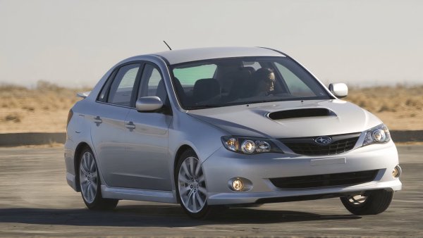 Subaru Impreza привлече огромен брой фенове, откакто беше представен за първи път, но в поколението на GH/GE тези поддръжници останаха разочаровани. Той нямаше този агресивен и вдъхновен от рали-спорта външен вид, като на пътя не се справяше толкова добре, колкото по-ранните модели. Купувачите искаха прецизното управление и здравата природа на предишните поколения и Subaru отговори с версията GJ/GP. В никакъв случай не е революционен, но коригира курса и стабилизира кораба.
