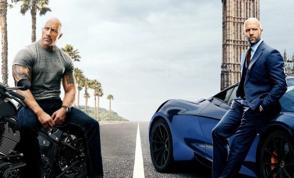 Брой на разбитите автомобили на екрана: по 18

Скалата успява да постигне тази брой в 8 свои филма, докато Стейтъм се нуждае от един повече - 9. Това е странно, като се има предвид, че британецът участва в три серии на "Транспортер", където е пълно със сцени с автомобили. Най-големият дял при двамата, естествено, се пада на "Бързи и яростни", както и на спин-оф продукцията "Хобс и Шоу