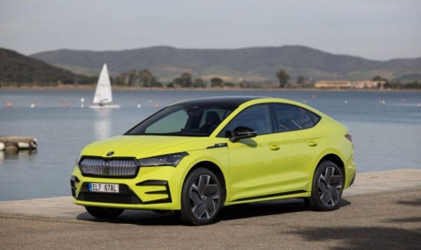 Enyaq мина през същия цикъл - внушителен брой регистрации през първата си година и след това рязък спад. През 2025 интересът към електрическия кросоувър се е увеличил със 155%, но това е от доста ниска база през 2024. 
