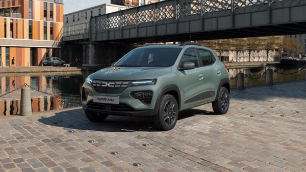 Малкият румънски (всъщност - китайски) електромобил има 34% спад на годишна база - най-вече заради паралелния внос на закупени с държавна субсидия бройки от съседна Румъния. През последните месеци и официалното предлагане у нас бе спряло в очакване на фейслифта на модела. 
