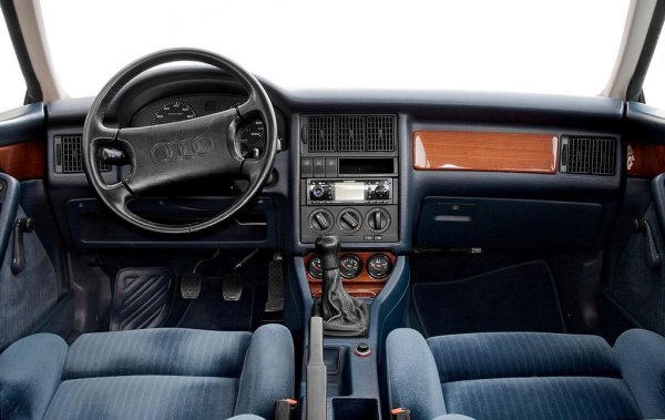 Освен това Audi Coupe даваше щедър избор от 4-, 5- и 6-зилиндрови двигатели, като петцилиндровият с добавено турбо и система за задвижване на четирите колела ни даваше 217 коня в наточеното S2. 
Eдинственият проблем на Coupe бе дебелата сянка на легендарния му предшественик - оригиналното Audi quattro, или Ur-quattro, както го наричат в Германия. Купето нямаше чак толкова изразен спортен характер - част от емоциите бяха пожертвани за повече стабилност и безопасност. Това не се хареса на феновете. Парадоксално, наследникът му ТТ, който още повече се отдалечи от спортното поведение, бе посрещнат много по-добре. Но от днешна гледна точка, Audi Coupe е фантастичен автомобил. На все още разумни цени. 
