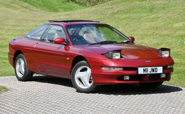 Първото поколение на Probe беше замислено почти като заместник на Mustang. Но за второто си поколение, лансирано през 1993, той се превърна в изненадващо красив лифтбек с две врати с мощност, осигурена от V6 на Mazda (по онова време Ford и Mazda бяха партньори). Резултатът винаги се е харесвал повече в Америка, отколкото в Европа: в британския сравнителен тест с Vauxhall Calibra и VW Corrado, Probe остана трети. 
