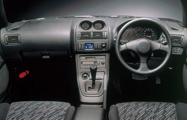 Защо е велика кола? В най-мощните си версии GPX и GP Version R, това бе едно от съвсем малкото спортни купета на 90-те години, способни да хвърлят ръкавица на могъщата Integra Type R. С 200 коня под капака, FTO бе достоен конкурент на хондата, и дори звучеше по-впечатляващо от нея. Има само един проблем: FTO привличаше като магнит любителите на селския тунинг. Днес е трудно да се намери кола, която да не е била изтърбушена от каране или опропастена от неадекватни "подобрения". 
