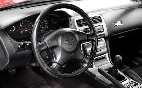 Защо е велика кола? Задно предаване, отличвно управление, и семпъл, изчистен стил, който изгелжда дори по-добре днес, отколкото тогава. Да не забравяме и легендарния четирицилиндров турбомотор SR20DET, който със своите 217 коня бе единственият в сегмента, конкурирал Fiat Coupe за ускорение по права линия. 
