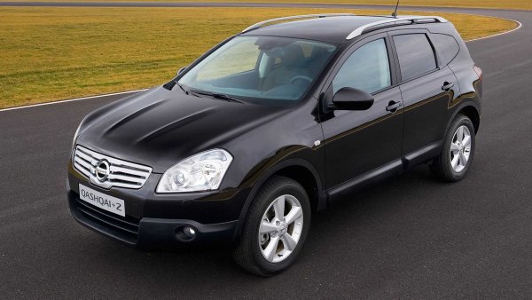 Скоростната кутия CVT явно е любима на този японски производителя, като се предлагаше на първото поколение на Nissan Qashqai. В случая тя еше комбинирана с 2,0-литров бензинов двигател. При втората генерация трансмисията беше съчетавана и с по-малки мотори &ndash; 1.6 и 1.2 с турбо. 