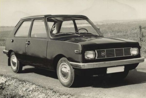 Фабриката VEB Sachsenring Automobilwerk в Цвикау бе известна най-вече с един свой продукт: Trabant P601. Малцина обаче знаят, че още година преди появата на легендарния пърпорко в ГДР вече работят по неговия наследник - модерен хечбек с три врати, проектиран от Карл Клаус Дител. Проектът се нарича P603 и също разчита на купе от дурапласт, но, за разлика от обикновения двутактов "Траби", тук се експериментира с най-различни двигатели, включително и ванкелов. 
