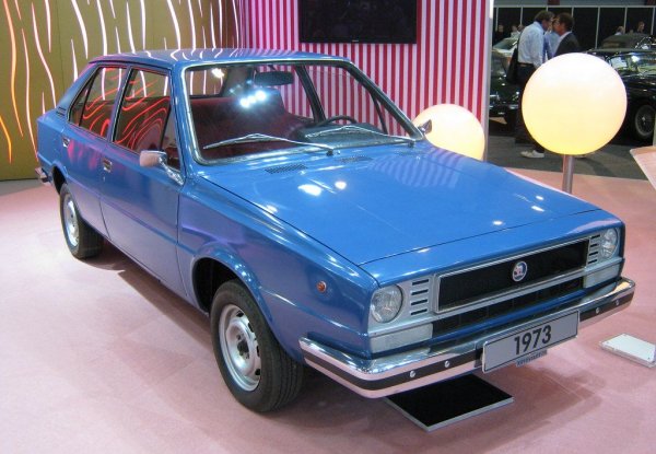 Докато разказвахме за злополучния Trabant P603, стана дума за съвместния проект на ГДР и Чехословия за разработване на автомобили, маркиран като RGW. Всъщност тази абревиатура е немският вариант на СИВ - Съвет за икономическа взаимопомощ. Но с него е означен и проектът на VEB Automobilwerke и Skoda. Неговата цел е да създаде един общ нов модел, който да замени остарелите Skoda 100/110, Wartburg 353 и Trabant 601. За целта чехите ще разработят цяла нова гама от алуминиеви двигатели с кубатура от 1100 до 1800 куб. см, а също и нови скоростни кутии - ръчни и автоматични. Спирачките, окачването и ходовата част ще дойдат от източногерманците. 
Отделните модели ще са с различни конструкции - седан и купе за Skoda, седан и миниван за Wartburg, малък хечбек за Trabant. Задачата е до 1982 новите модели да са готови за производство. 
