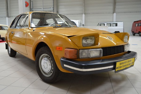 През втората половина на 70-те полската FSO има амбиции да прекрачи отвъд Желязната завеса и да изнася автомобили не къде да е, а в Съединените щати. Тъкмо с тази цел е разработен и този екзотичен на вид Ogar, дело на може би най-именития полски автомобилен дизайнер - Цезар Наврот. Напомнящ донякъде на Alfa Romeo Junior, донякъде на Volvo, автомобилът е конструиран от епоксидна смола и фибростъкло, което го прави необикновено лек и икономичен - точно каквото се търси отвъд океана след голямата петролна криза. 
