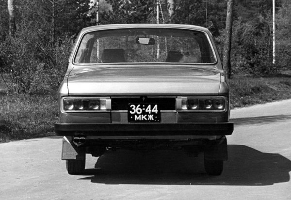 В началото на 70-те са създадени няколко прототипа, чийто връх е този Москвич 3-5-6 - просторен седан с по-модерно окачване, нов 1.8-литров двигател със 103 конски сили и нещо изключително рядко в СССР - автоматична трансмисия от BorgWarner. Проектът се харесва, но в крайна сметка е замразен. Конструкторът Александър Андронов разказва, че работата всъщност е спряна по нареждане лично на тогавашния директор Валентин Коломников, който очаквал по-висок пост в министерството и не искал да го изложи на риск, като поеме отговорност за създаването на изцяло нов модел. В резултат АЗЛК разработва не нов модел, а еволюция на 412, наречена 2140, която ще произвежда чак до 1988.
