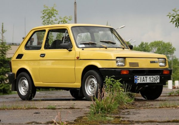 На пръв поглед това вероятно ще ви заприлича на най-обикновен полски Fiat 126, каквито фабриката на FSM (Fabryka Samochodow Malolitrazowych) произвеждаше по лиценз от 1973 чак до 90-те. Но всъщност е нещо съвсем различно, както ще разберете, ако просто вдигнете предния капак. 
В края на 70-те години концепцията за градски автомобил със задно разположен двигател и с въздушно охлаждане е вече безнадеждно остаряла. В FSM обаче не разполагат със средства за покупка на нов лиценз или разработване на модел от нулата. 
