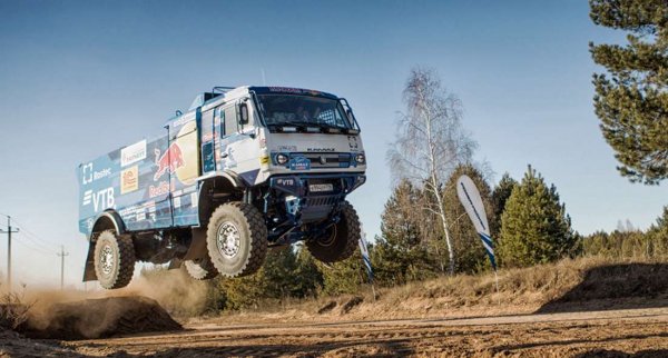 ОБСАДА НА KAMAZ // Никога досега лидерската позиция на Kamaz не е била толкова застрашена, колкото ще е през 2019, въпреки че Едуард Николаев спечели третата си победа в &bdquo;Дакар&rdquo; миналата година.