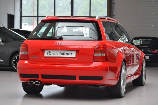 Първото поколение Audi RS4