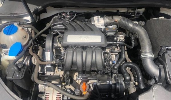 Редови 4-цилиндров мотор с 8 клапана и разпределено впръскване, с работен обем 1595 кубически сантиметра. Диаметър на цилиндъра - 81 мм, ход да буталото - 77.4 мм. Мощност - 102 конски сили. Максимален въртящ момент - 148 Нм. Степен на сгъстяване: 10.5. Покрива екологичните стандарти Евро 4 или Евро 5, в зависимост от годината на производство. 

