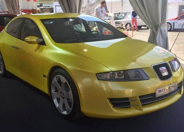 Първият по-сериозен проект за испанеца, който е отговорен за по-голямата част от екстериора на този концепт, представен през 1998 в Женева. Ръководител на проекта е Ервин Лео Химел. Тази кола е по същество предвестникът на Exeo. 
