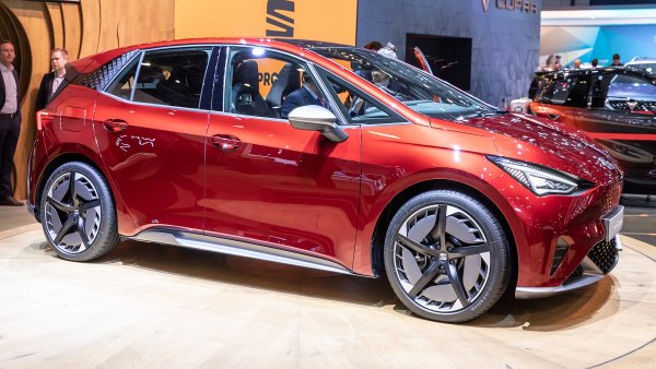 Един от най-ефектните концептуални модели на миналогодишния Женевски автосалон. Съвсем скоро ще го видим като сериен електромобил, само че под новоотделената марка Cupra. 
