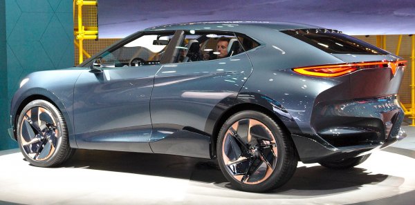 Концептуален електромобил с по един мотор на всяка ос и обща мощност 302 конски сили, който бе представен във Франкфурт миналата есен. Съвсем скоро и той ще се превърне в сериен модел. 
