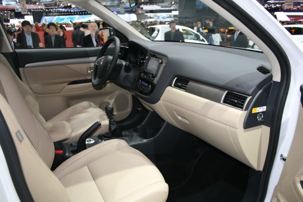 Женева 2012 / Mitsubishi Outlander