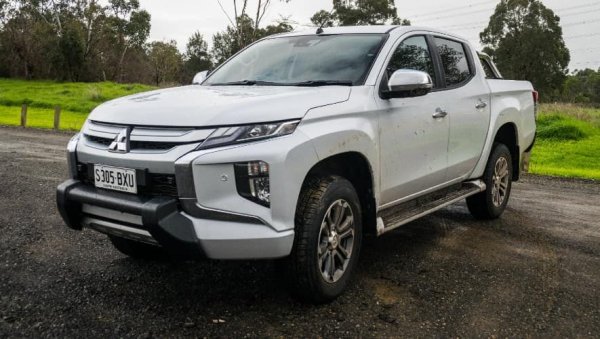 Японската компания препоръчва използването на нейната Mitsubishi Motors Genuine Super Long Life Coolant Premium, или на неин аналог, който е на основата на етилен гликол и не съдържа нитрати и борати. 
