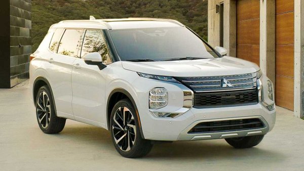 За Mitsubishi 2024 е годината на новия Outlander. Четвъртото поколение на SUV-модела, което прави своя официален дебют в Европа, ще разчита на 2,4-литров двигател, комбиниран с два електрически мотора за общо 252 к.с., задвижване на четирите колела и електрически пробег от 87 км.

В страните, където все още не е пристигнал, се очакват и доставки на новия Mitsubishi ASX - plug-in хибридния компактен SUV, базиран на Renault Captur с мощност 158 к.с. и електрически пробег от около 50 км.
