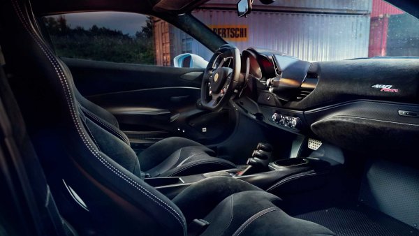 Интериорът остава почти непроменен