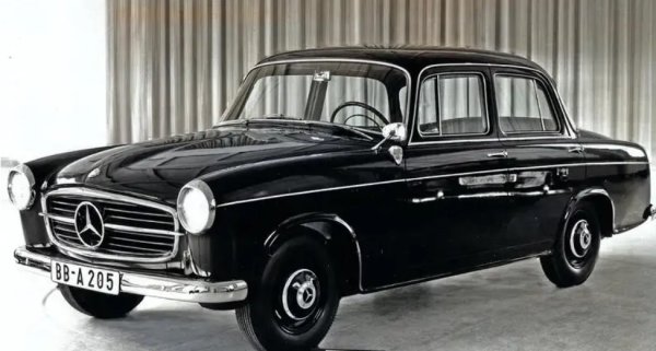 Mercedes-Benz неуспешно се опита да пусне базов модел няколко пъти, преди да представи W201 190 през декември 1982 г. През 1953 г. бордът на компанията одобрява разработването на модел, който би струвал с 15 до 20% по-малко от 170V, но проектът е отменен, когато Daimler пое Auto Union през 1958 г.