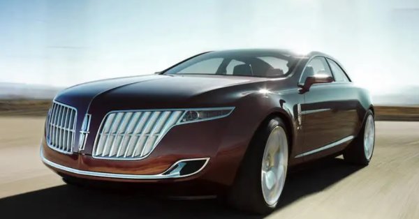 Подразделението Lincoln на Ford започна разработването на водещ модел със задно задвижване в края на първото десетилетие на новия век.. Дизайнерите го предвиждаха като наследник на каросерията Town Car Lincoln, която спря да произвежда през 2011 г. Той щеше да изпролзва платформа, разработена от австралийското подразделение на Ford и споделена в портфолиото от модели на фирмата. Внезапното насочване на американския пазар към по-икономични автомобили през 2009 г. спря проекта.