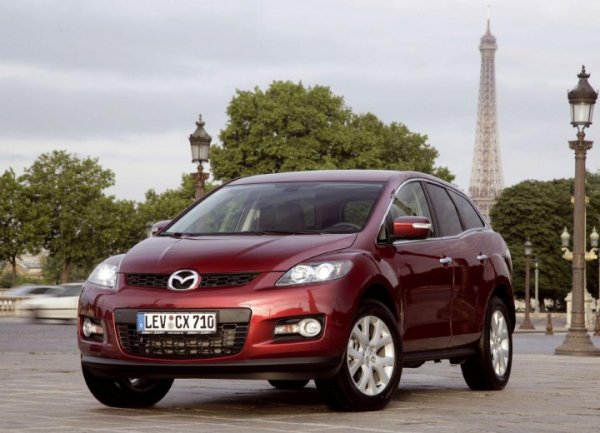 Замяната на мощен бензинов двигател с много по-малко мощен дизел може да изглежда като стъпка назад, но в този случай това беше правилното нещо. CX-7 SUV първоначално се предлага само в Европа с 2,3-литровия бензинов двигател с 256 к.с., който също се намира във високопроизводителните Mazda3 MPS и Mazda6 MPS. 

Две години по-късно, през 2009 г., този двигател беше отхвърлен в полза на 2,5-литров дизел. Цената се повиши и изходната мощност падна с изумителните 85 к.с., но този вариант на CX-7 харчеше значително по-малко. По този нчин едно превозно средство, което преди беше почти непродаваемо, сега беше трансформирано в нещо, което отговаряше на неговите целеви клиенти.