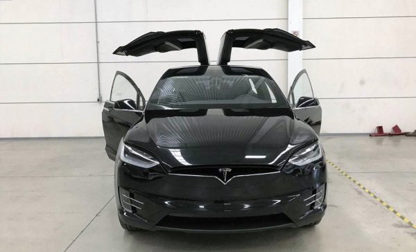 Centur Security е компания от Мексико, където продажбите на бронирани возила бият всички рекорди, най-малкото защото в Латинска Америка стават най-много престъпления, при които се използва огнестрелно оръжие. Тук са добавени бронирана стомана, леки балистични материали и стъкла, които издържат на попадение от куршум на Magnum. Повишаването на теглото е с 250 кг, а пробегът с едно зареждане е спаднал само с 3 до 5%.