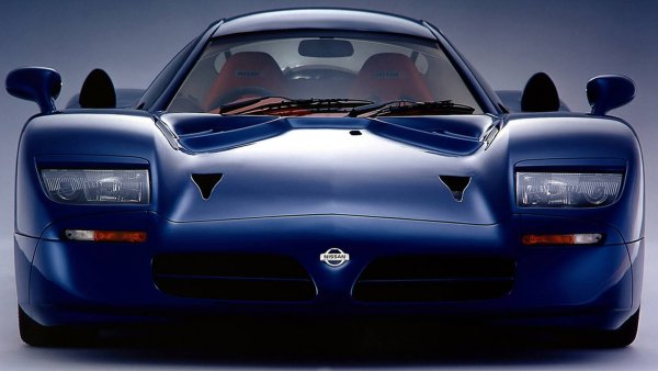 Nissan R390 GT1 беше друг много бърз автомобил, създаден в края на 90-те, за да спечели &bdquo;24 часа на Льо Ман&ldquo;. Той обаче така и не го направи заради механични проблеми. Що се отнася до &bdquo;уличната&ldquo; версия, от нея е напрева само една бройка. Сега Nissan R390 Road Car се пази като съкровище в музея на фирмата в Япония. Тя е разработена съвместно с TWR (Tom Walkinshaw Racing) и със сътрудничеството на спортното подразделение на Nissan &ndash; NISMO, което е доработило двигателя. Така 3,5-литровият V8 битурбо развива 560 к.с.