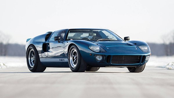 Това е една от големите звезди на &bdquo;Льо Ман&ldquo;, печелейки 4 поредни победи между 1966 и 1969 г., побеждавайки Ferrari в едно съперничество, което остана в историята. Така GT40 MKIII се превърна в легенда, като от него са направени само 7 бройки, които могат да се движат по обществени пътища. С двигател 4.7 V8, развиващ над 300 к.с., това е една от най-желаните и търсени класики в света. 