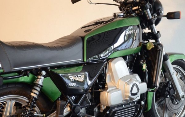 Измъчван от проблеми с надеждността, агрегатът никога не попада в двигателния отсек на пътнически автомобил, но правата върху неговия дизайн са закупени от Van Veen, който адаптира двойния ротор за този мотоциклет.
За съжаление, холандците не успяват да решат наследените проблеми на двигателя и тъй като мотоциклетът, на който е монтиран, има непосилна цена, компанията успява да продаде само около 30 екземпляра.
