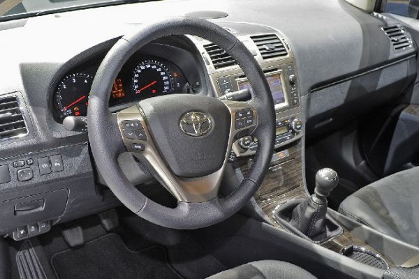     Франкфурт 2011 - обновената Toyota Avensis