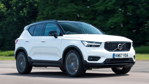 Победителят в тази анкета-класация е малкият SUV на Volvo. Успехът на XC40 се дължи на високата безопасност, отличния инфотеймънт и на надеждността. Освен това моделът получава и най-високи оценки за качество на сглобката. От проблеми са се оплакали 15,9% от собствениците на кросоувъра, като едва ли е изненада за някого, че те отново са свързани с електрическата система.