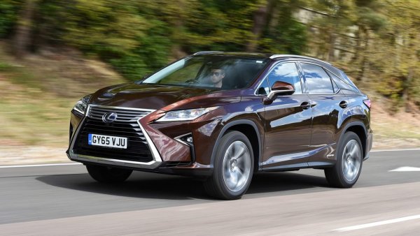 Едно място по-нагоре се разполага луксозен вариант на Toyota, който се продава под марката RX. Кросоувърът си е извоювал репутацията на отличен автомобил, като едва 9,0% от собствениците му имат оплаквания. И тук те са от електрическата система, която явно наистина е проблем за марката. Факт е обаче, че Lexus RX отстъпва 2 места в сравнение с 2019 г.