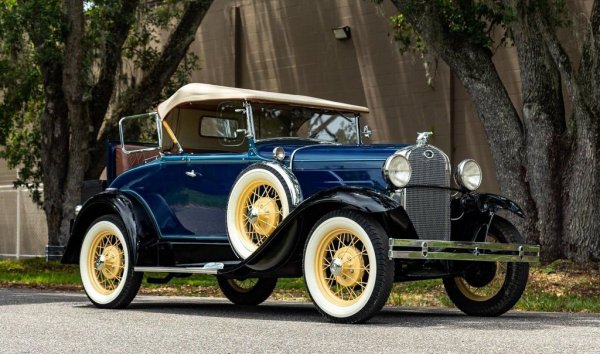 Model A е вторият масов модел на Хенри Форд след легендарния Model T, и е почти толкова успешен. Представен е през 1927 и остава на пазара до 1932, като за тези шест години са сглобени над 4.8 милиона бройки. Ford предлага избор от цели 35 различни каросерии, но Roadster Deluxe е може би най-хващащата окото. Днес е изключително популярна сред Hot Rod ентусиастите в Америка. 
От Model A произлиза и първият съветски автомобил ГАЗ А (всъщност почти идентично копие). 
