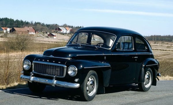 Още в началото на 40-те години във Volvo обмислят създаването на по-достъпен, масов модел. Войната и последвалият я недоимък отлагат плановете, но през 1947 първото PV 444 най-после е произведено, а през 1958 компанията го заменя с осъвремененото PV 544. Eдин екземпляр от тази кола печели рали "Сафари" през 1965. Една бройка се появи у нас още през 2023. А сега за половин година са регистрирани още цели пет. 
