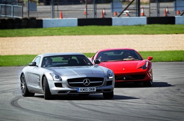 Кадри от конкурса Britain&rsquo;s Best Driver&rsquo;s Car 2010 на Аutocar. Победител е Porsche 911 GT3 RS.