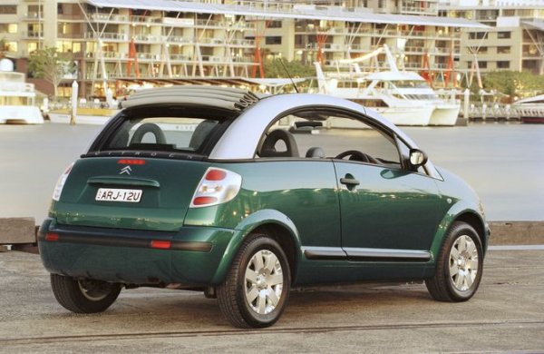 В началото на века много марки заложиха на смелите идеи и дизайн и през 2003 Citroen представи C3 Pluriel &ndash; оригинална версия на симпатичния, но семпъл С3. Анализаторите приемат C3 Pluriel като обещание, че Citroen ще се върне към създаването на интересни и оригинални автомобили, но това не се случва, а оценките на медиите за C3 Pluriel извън Франция са направо унищожителни.