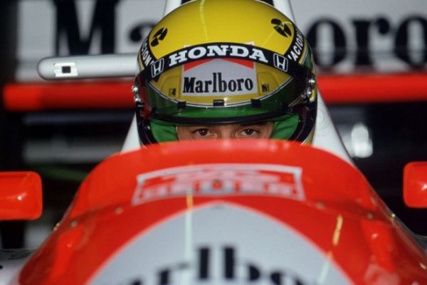 В квалификациите на Херес пилотът на Lotus Мартин Донъли претърпя тежък инцидент и бе изхвърлен от кокпита. Това разстрои Сена, който видя цялата случка на мониторите в бокса. Но го разстрои по специфичния за Сена начин. Биографът му Маниш Пандей го описа така: "Той вече си беше осигурил пол позишъна. Но излезе отново и би собственото си време... Излезе, сякаш за да каже на самата писта: не можеш да причиняваш това на един от нас, майната ти!". По-късно пробит радиатор го принуди да прекрати състезанието, спечелено от Ален Прост. 
