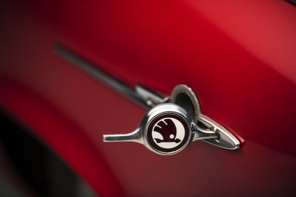 Семейството Skoda 1000/1100 MB е произведено с каросерии седан и купе. Двигателят на този модел е разположен зад задната ос, добавяйки слотове на крилата за по-добро охлаждане на двигателното отделение. Резервоарът за бензин е поставен отпред за оптимално разпределение на теглото.
