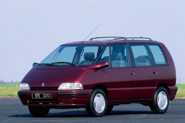 Renault слага V6 на Espace 2 през 1991, но успехът идва с Espace 3 (1996-2002). От V6 PRV с мощност 170 конски сили, мощността е увеличена до 194 к.с. с мотор V6 ESL, а по-късно и до 245 „коня” в четвъртото поколение на минивана.
