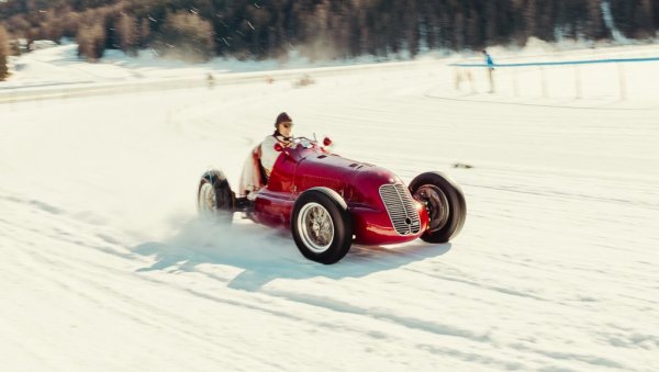 Положението в Maserati изглеждало критично. Но тогава Биндо, най-възрастният оцелял брат, напуснал работата си в Isotta Fraschini и се върнал да помага на Еторе и Ернесто. Тримата разработили 8CM, първия едноместен болид на компанията, и успели да привлекат самия Тацио Нуволари, най-великия пилот на епохата. Последвали две нови титли, но и две трагедии с фаталните катастрофи на фирмените пилоти Бордзакини и Кампари. Промените в правилата на моторния спорт и започналата хегемония на германските производители изправили Maserati пред съвсем реалната заплаха от банкрут. Един журналист от Болоня намерил решението, като свързал братята с Адолфо Орси - човека, когото Антъни Хопкинс ще изиграе в предстоящия филм. 
