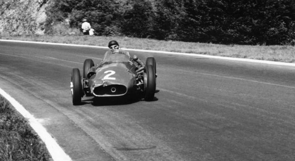 Междувременно обаче Орси не дремел: освен Масимино, той успял да привлече и Джоакино Коломбо, майстора на двигатели за Ferrari, както и Хуан-Мануел Фанджо, най-големия пилот на епохата. 
През 1953 Фанджо спечелил Гран при на Италия и останал втори в генералното класиране на Формула 1. През 1954 добавил още две победи и световната титла, макар че във втората половина на сезона карал за Mercedes. През 1957 се върнал в Maserati и с четири победи спечелил нова титла във Формула 1 - като в последния старт, на Нюрбургринг, наваксал 48 секунди изоставане, 10 пъти подобрил рекорда за най-бърза обиколка и успял да изпревари лидера Майк Хоторн в последната обиколка на състезание. Болидът Maserati 250F от онази епоха и досега се смята за една от най-великите коли в историята на Формула 1. 
