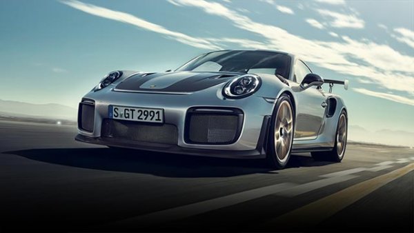 700 конски сили, идващи от 6-цилиндров боксер с две турбини &ndash; GT2 RS само прилича на 911, всъщност е доста по-различен автомобил.