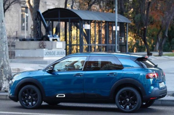 При фейслифта на модела през 2017 година в Citroen, по някаква незнайна причина, решиха да лишат Cactus от най-впечатляващия му елемент от дизайна &ndash; пластмасовите предпазители Airbumps по каросерията. Без тях автомобилът не изглежда толкова хармонично, а и забавно.