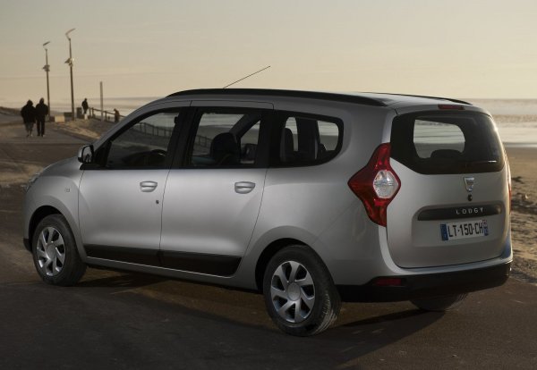 Румънският миниван с удължено междуосие и малки колела трудно може да бъде определен като &bdquo;хармоничен&ldquo;. Освен това той не изглежда никак свежо, тъй като е вече 7 години на пазара. Дори обновяването през 2017 година не донесе нужните резултати.