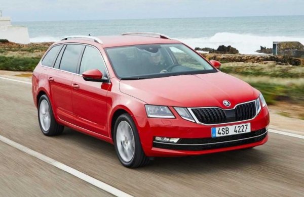 За фейслифа на третото поколение на Octavia, с неговите четири "очи", също е говорено и писано много. Прощалният подарък на дизайнера Йозеф Кабан към чешката марка породи доста противоречия относно външния си вид. Въпреки това, на мнозина той се харесва.