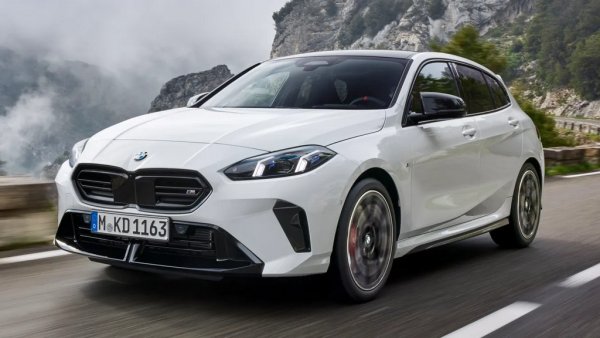 Ускорение от 0 до 100 км/ч: 4.9 секунди

Четвъртото поколение на "единичката" вече е факт и екипът на Automedia.bg дори успя да го тества - очаквайте резултата в края на месеца. Върховата версия М135 разполага с двулитров мотор с туин турбо, който развива 300 коня максимална мощност. Стартовата цена? Малко под 104,000 лева. 
